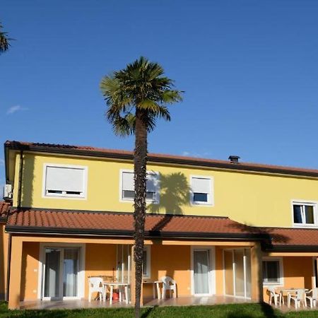 San Lorenzo Apartments Ловречиця Екстер'єр фото