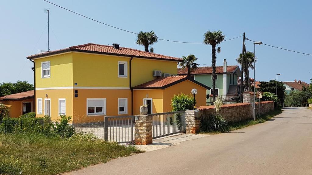 San Lorenzo Apartments Ловречиця Екстер'єр фото